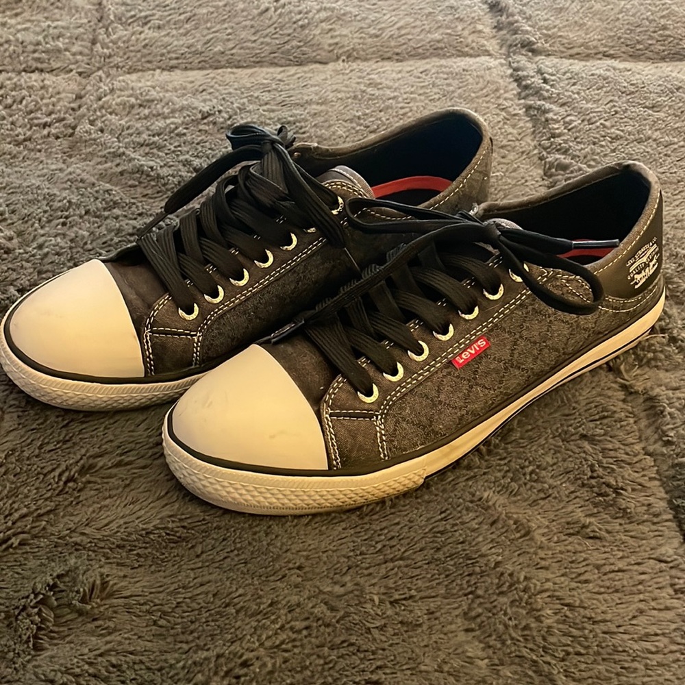 ♦️EUC Levi’s Women’s Shoes♦️